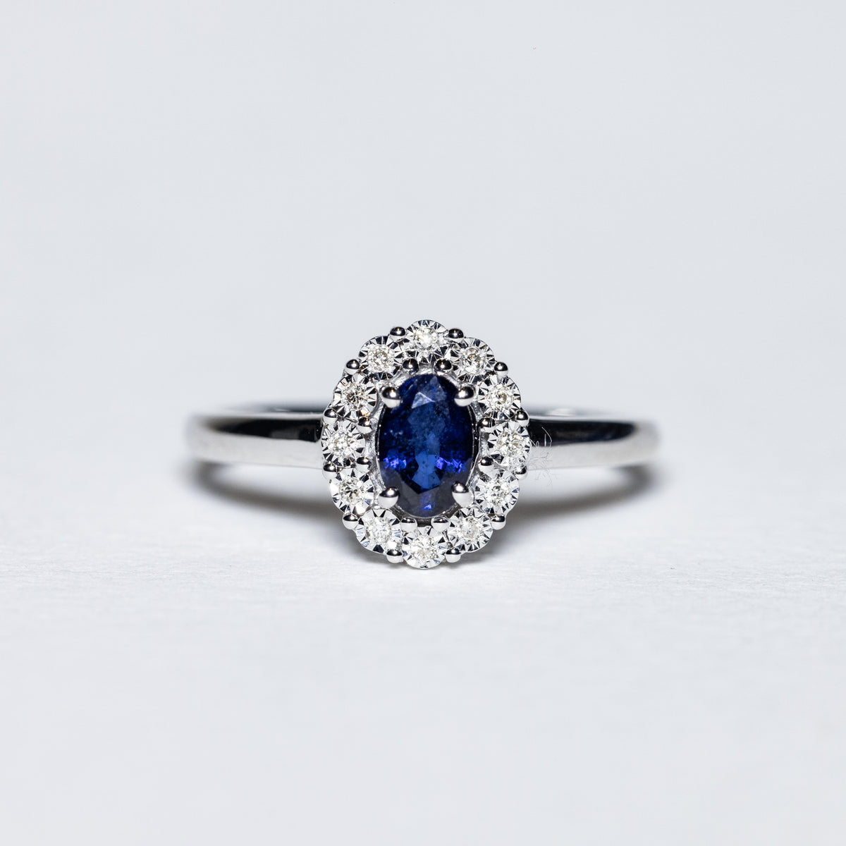 18KT White Gold Ring With Central Sapphire and Diamond Ring