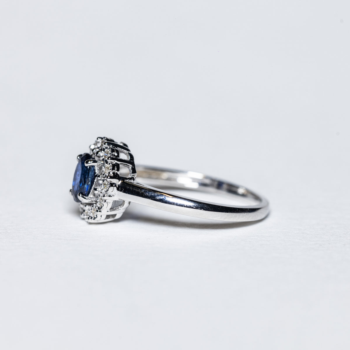 18KT White Gold Ring With Central Sapphire and Diamond Ring