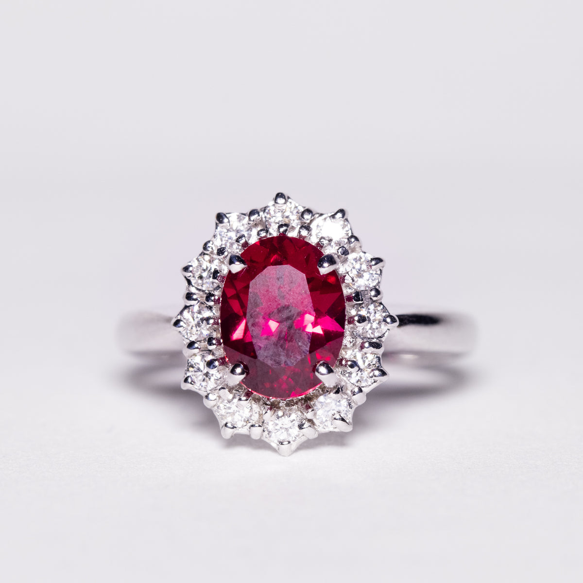 18KT White Gold Ring with Central Ruby and Diamonds