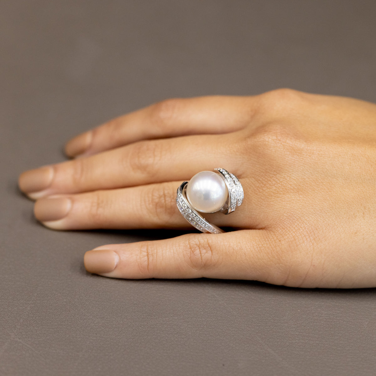 18Kt White Gold Ring with Australian Pearl and Diamonds