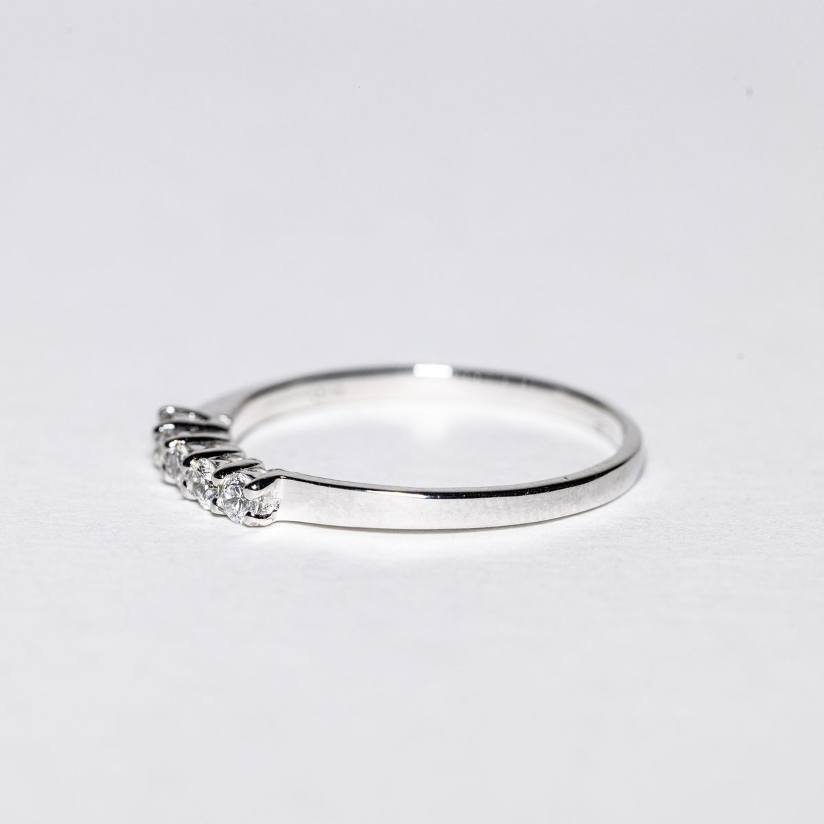 18kt White Gold Veretta Ring Grace Setting
