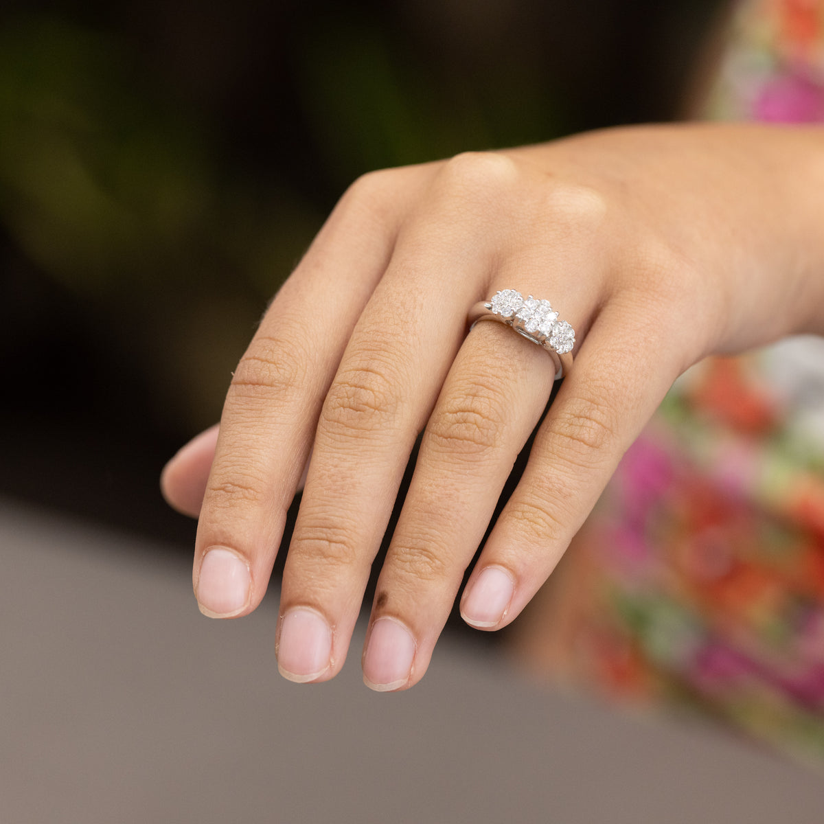 Anello trilogy in oro bianco 18kt in pavè di diamanti