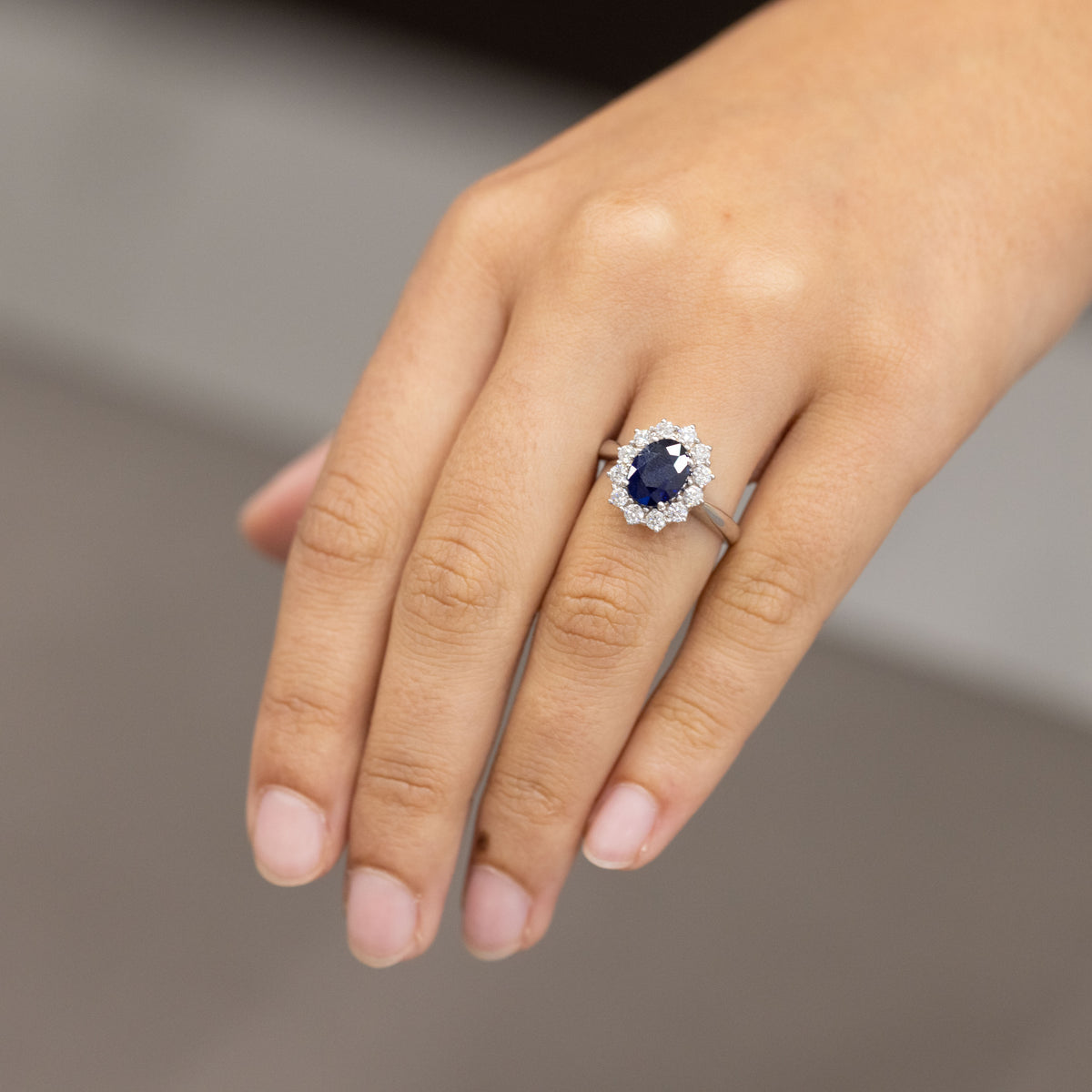 18kt white gold ring with 2.26kt sapphire and diamond surround