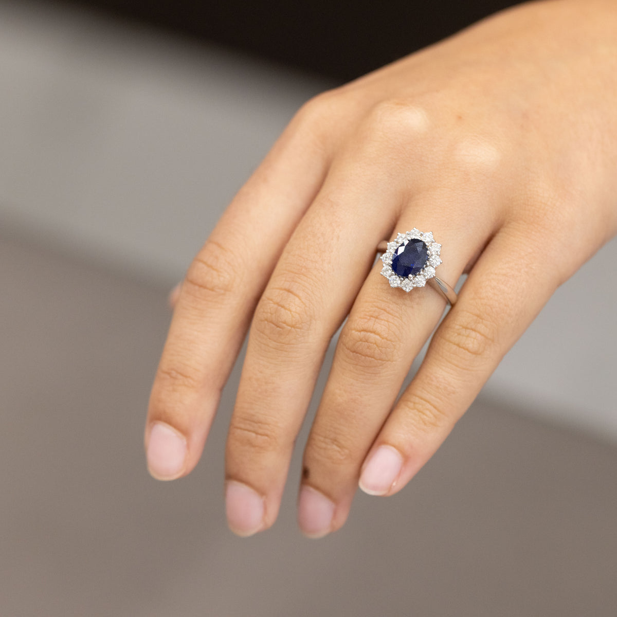 18kt white gold ring with 2.26kt sapphire and diamond surround