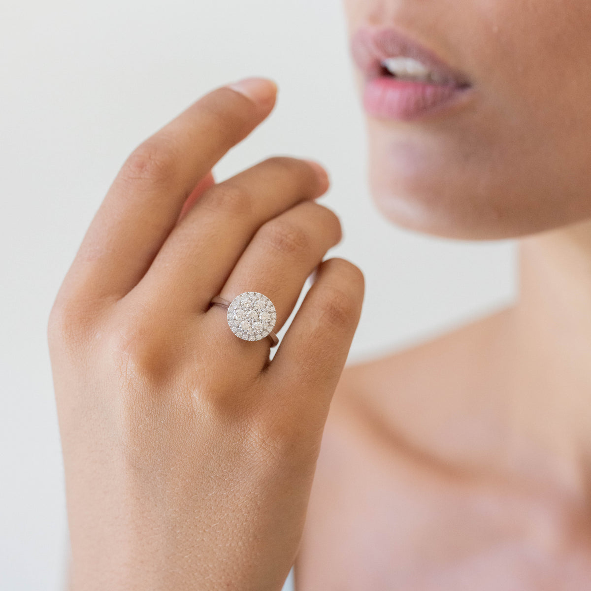 Anello in Oro Bianco 18KT con Pavè di Diamanti D Color