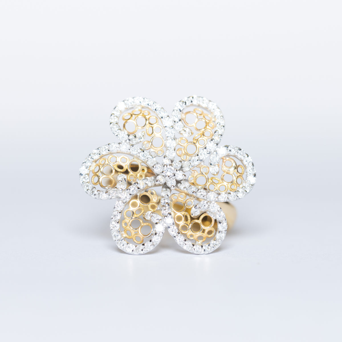 18kt Yellow Gold Daisy Fantasy Ring with Diamond Surround