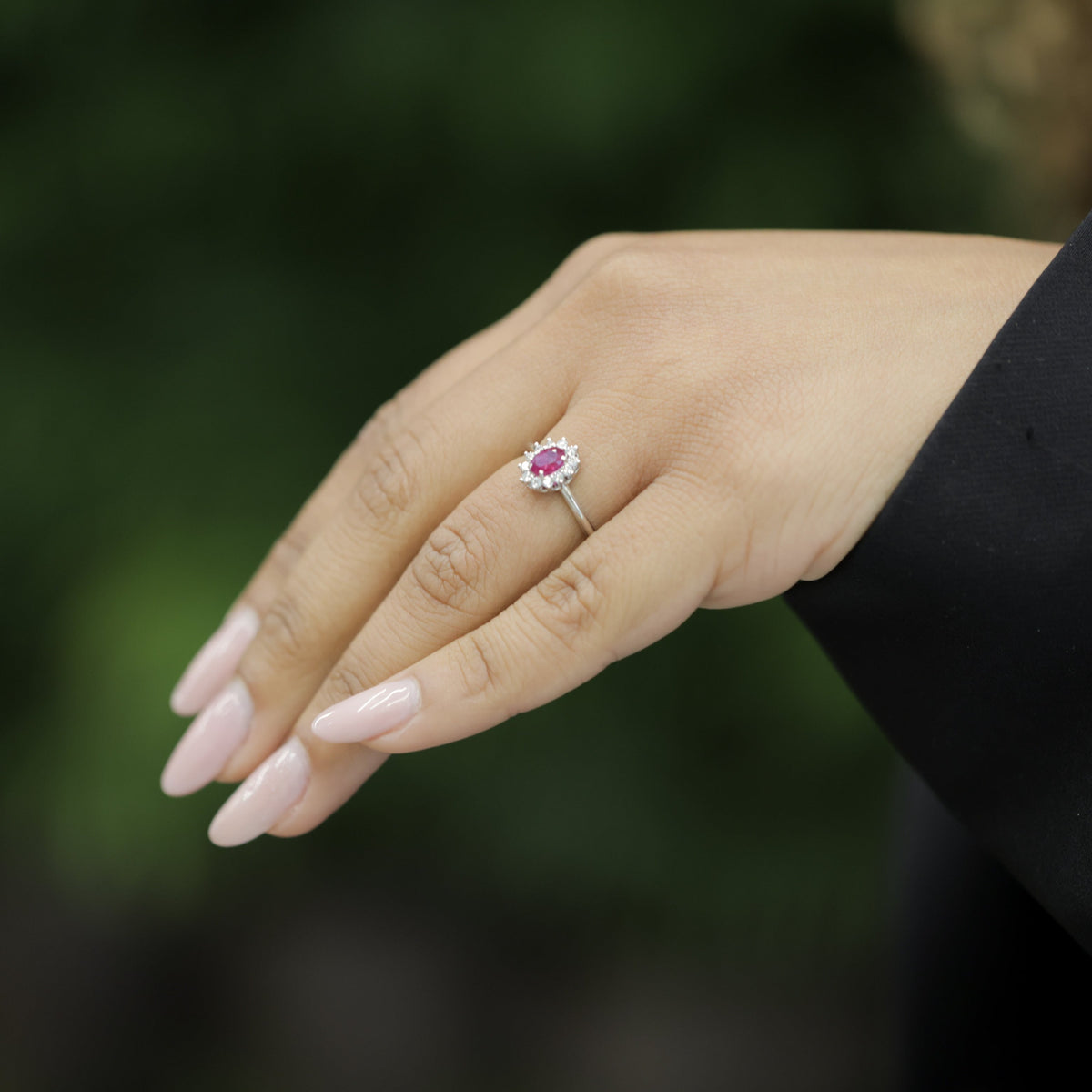 Anello con Rubino 0,67, Diamanti e Oro 18KT