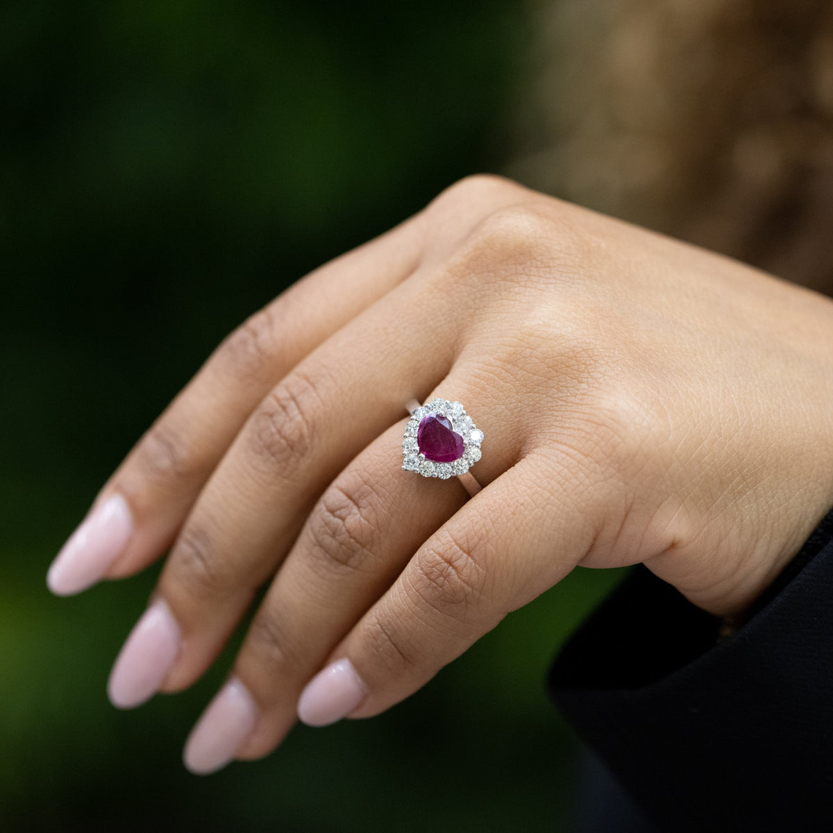 Anello Cuore Zahir In Oro Bianco 18 Kt Con Rubino E Diamanti