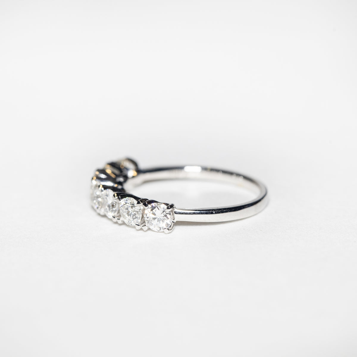 Anello Veretta in Oro Bianco 18KT a 7 Diamanti