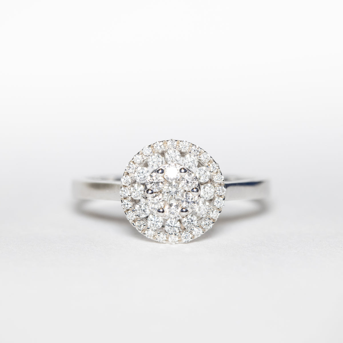 18KT White Gold Ring with Diamond Pavè Pattern