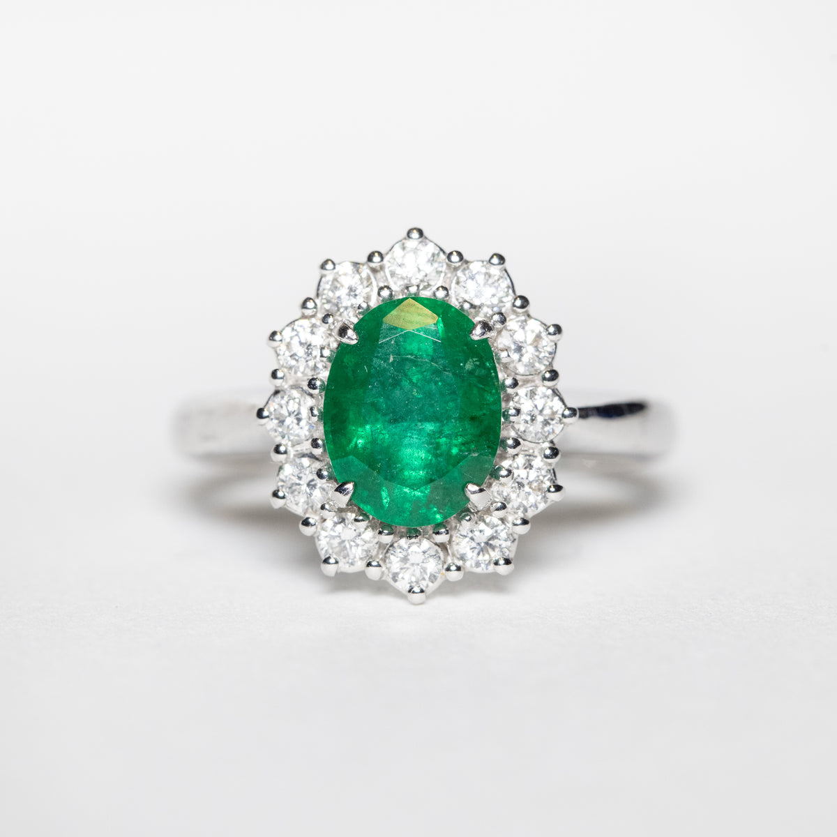 18kt White Gold Ring with 2.00ct Emerald and Diamonds