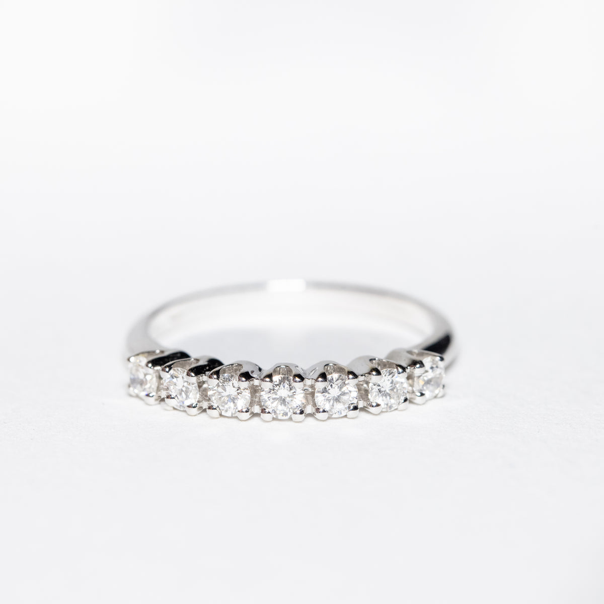 18kt White Gold Veretta Ring with 7 Diamonds