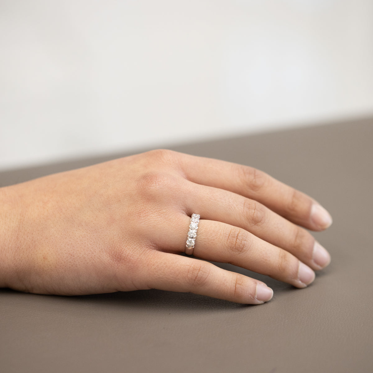 18kt white gold 5 diamond Veretta ring