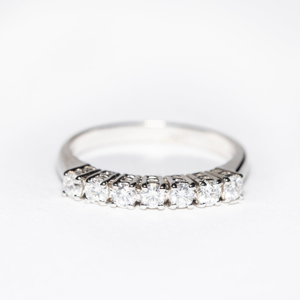 Anello Veretta in Oro bianco 18kt  Con 7 diamanti