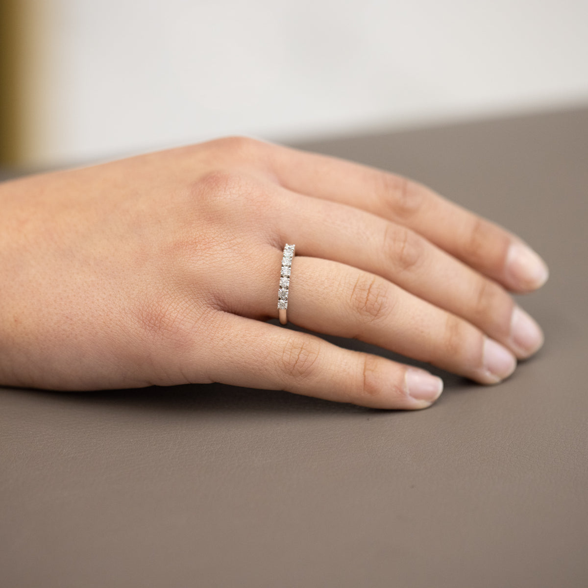 Anello Veretta in Oro bianco 18kt  Con 7 diamanti