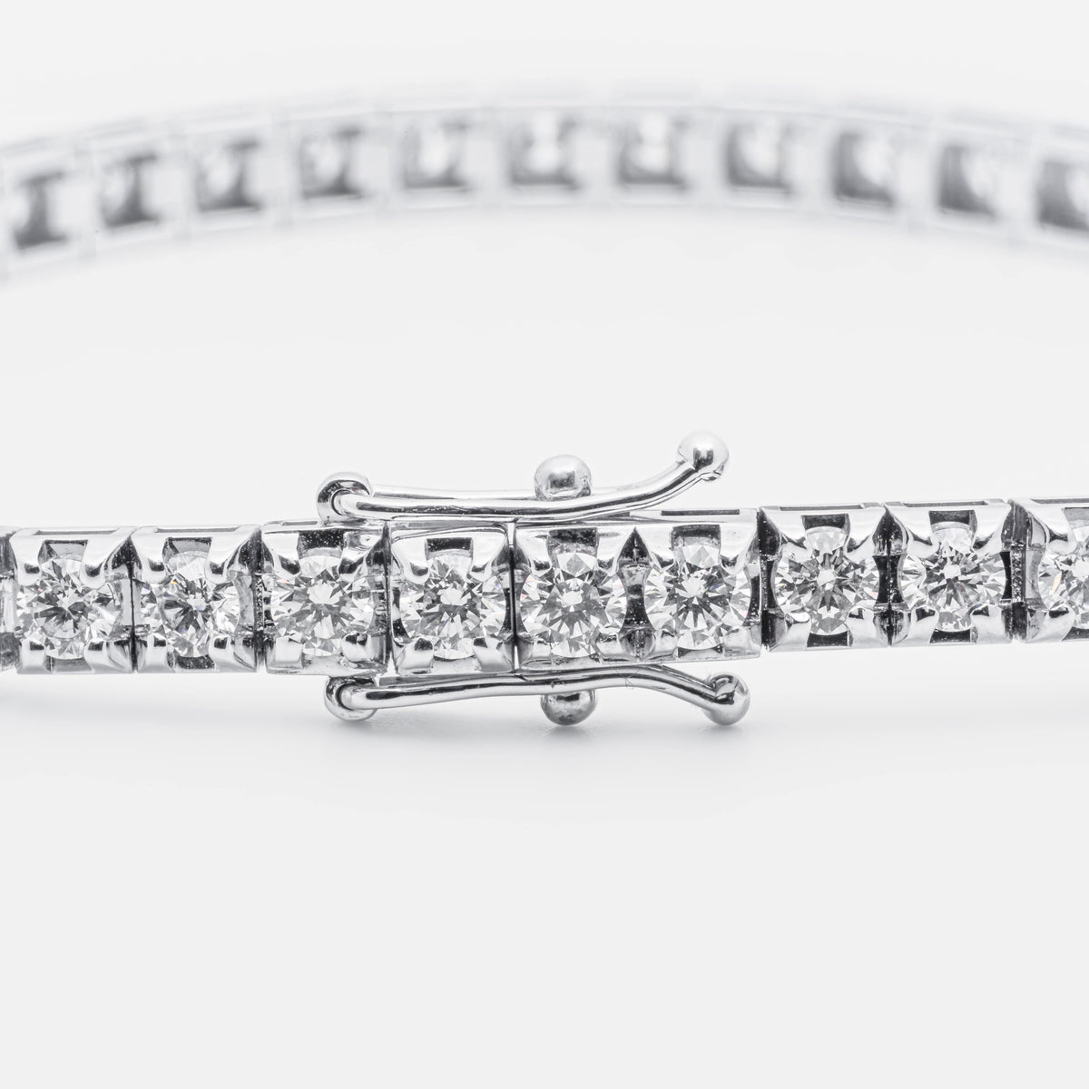 Bracciale Tennis in oro bianco 18 kt con diamanti da 5,65 kt