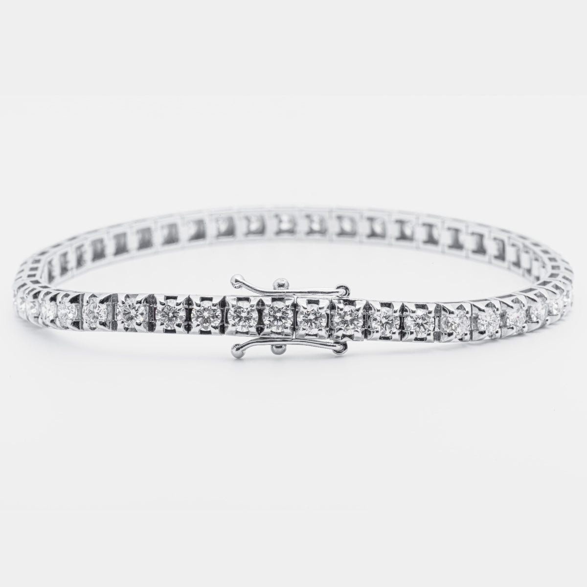 Bracciale Tennis in oro bianco 18 kt con diamanti da 5,65 kt