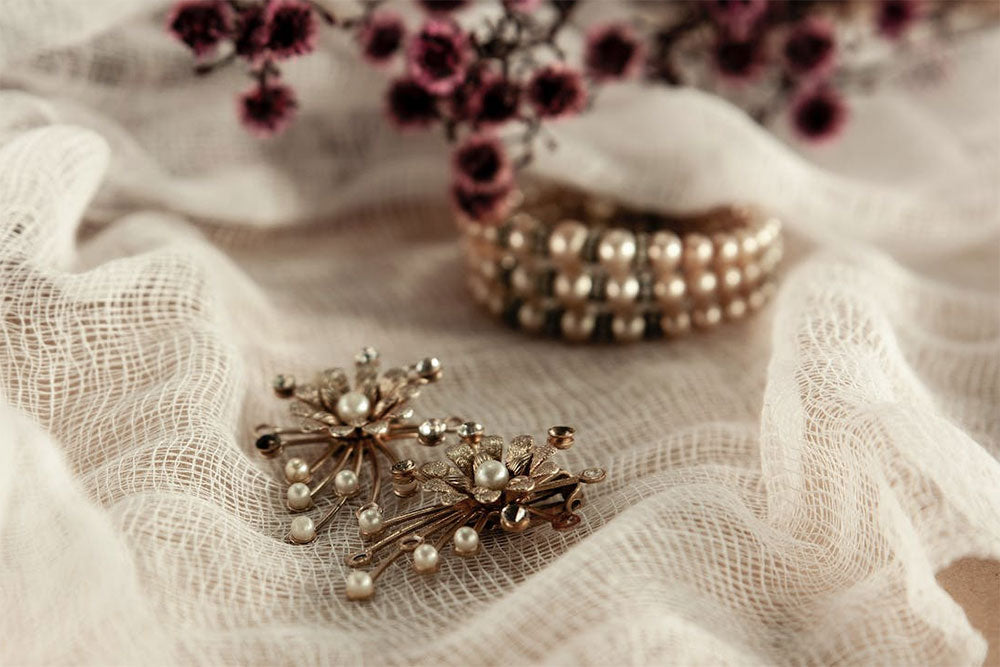 Gioielli Vintage vs. Moderni: Quale Stile Fa per Te?