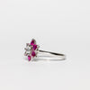 Anello in oro bianco 18kt  con petali fiore in rubino e diamante centrale da 0,42 Carati