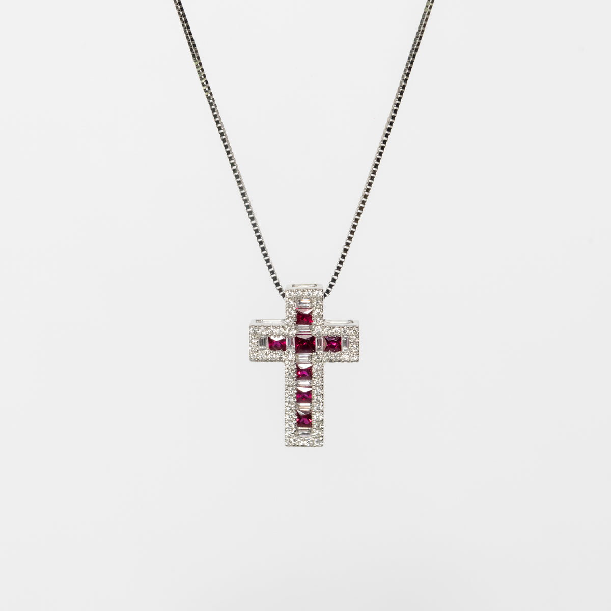 Collana croce in oro bianco 18 kt con rubini e diamanti