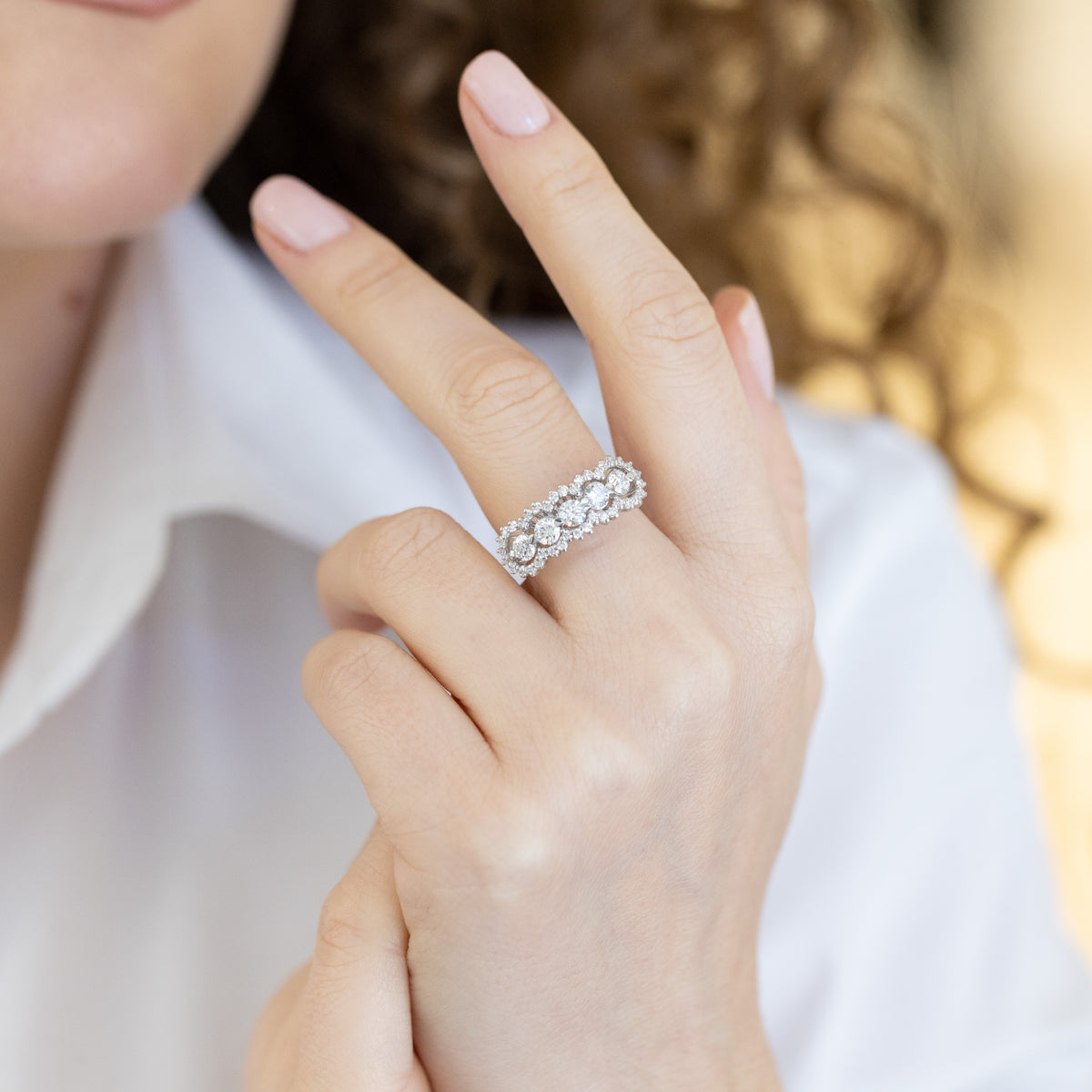 18kt White Gold And Diamond Veretta Ring