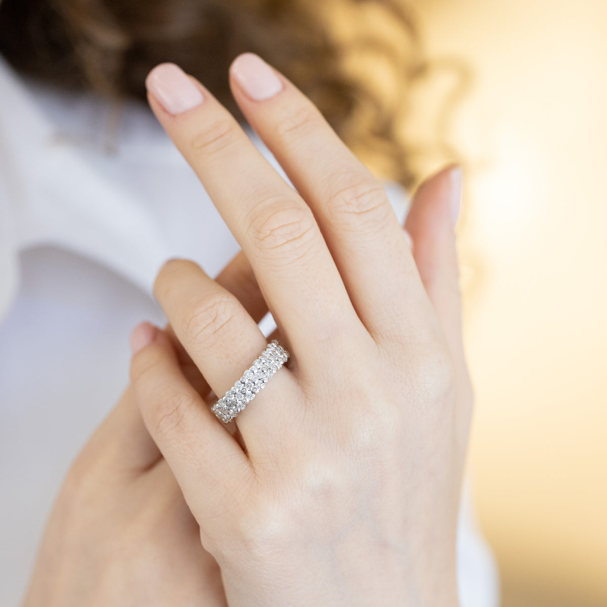 18K White Gold and Diamond Finger Ring