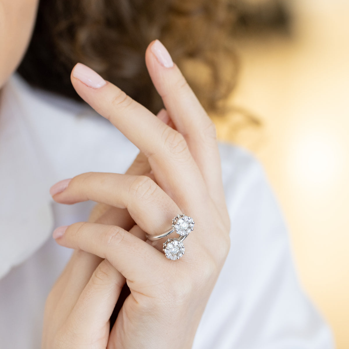 18K White Gold Ring With Diamond Pavé Flowers