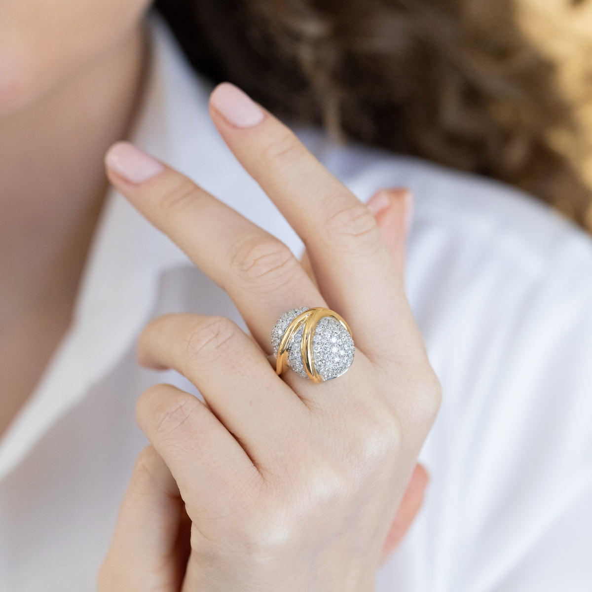 18Kt White and Yellow Gold Ring with Round Brilliant Diamond Pavé Shape