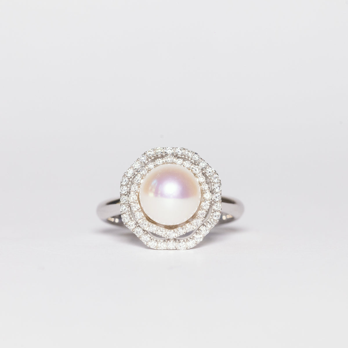 18K White Gold Ring With Pearl And Double Row Of Diamonds