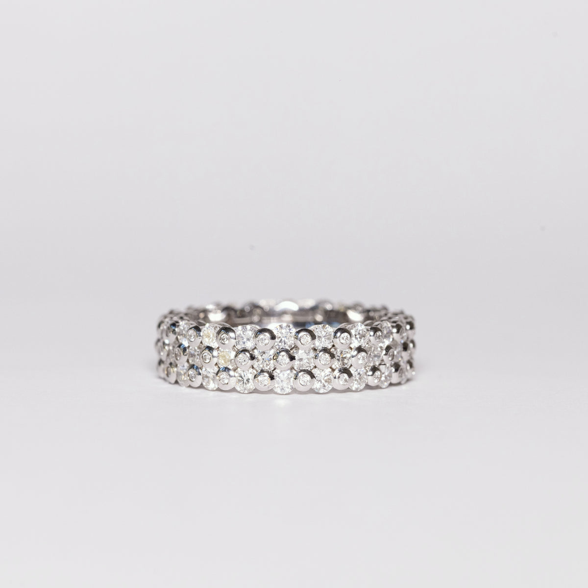 18K White Gold and Diamond Finger Ring