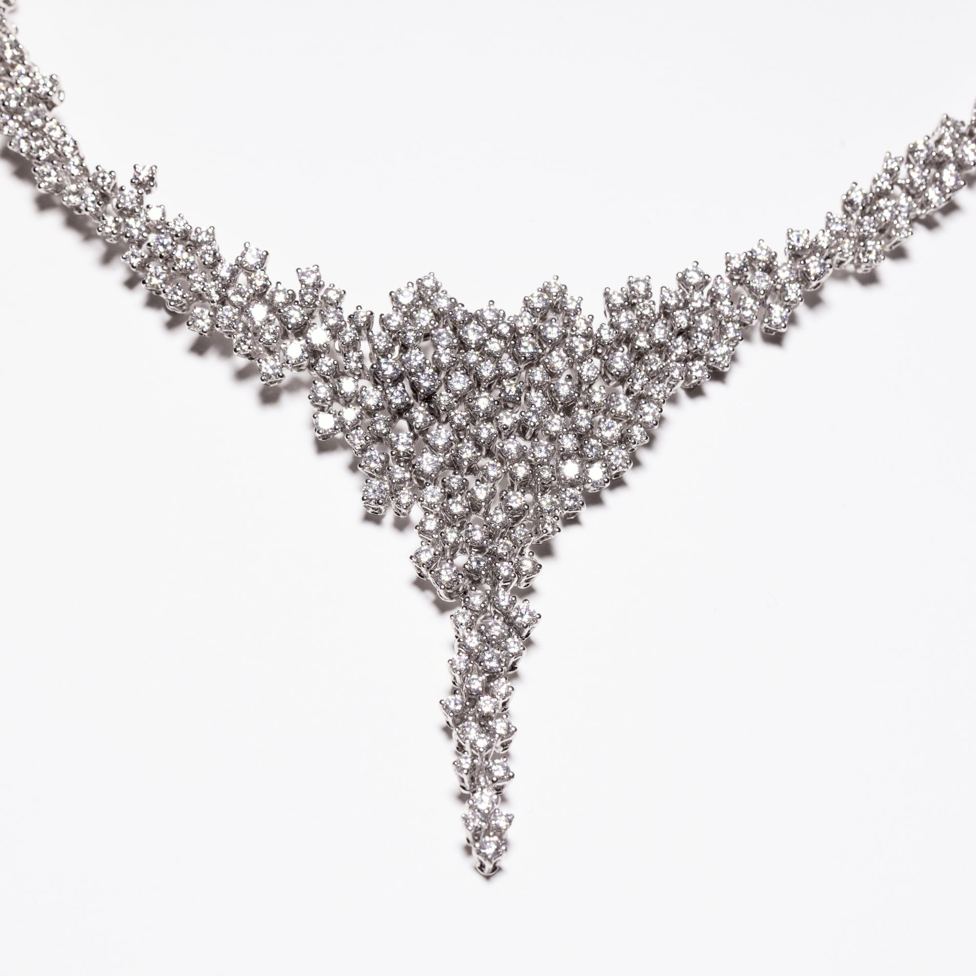 Oro bianco 291,17 ct. Gioielli con collana di zaffiri blu e diamanti bianchi Oro bianco 291,17 ct. Gioielli con collana di zaffiri blu e diamanti bianchi