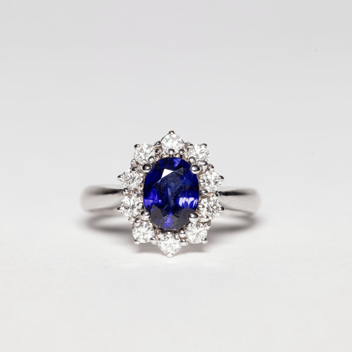 18KT White Gold Ring With Central Sapphire and Diamond Ring 
