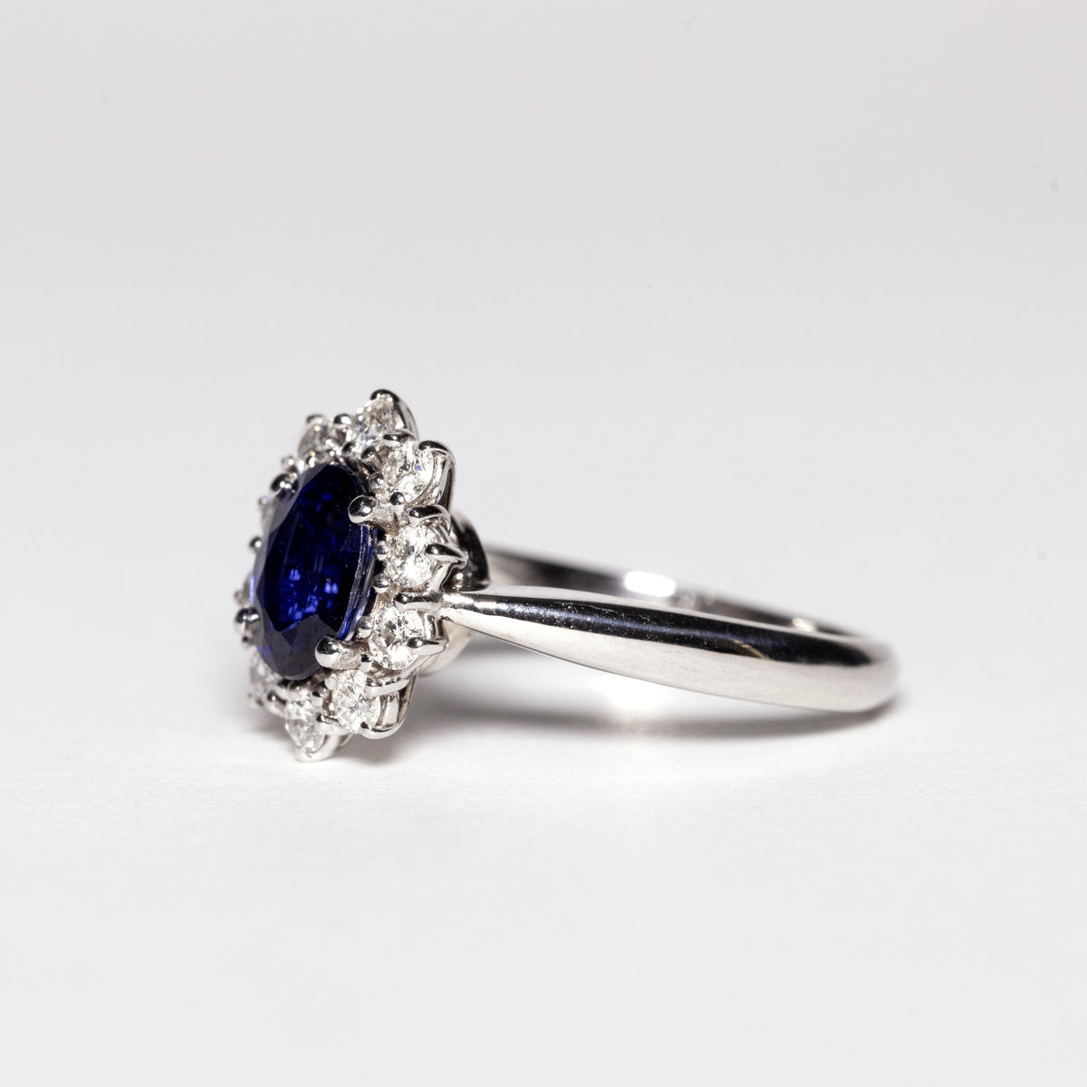 18KT White Gold Ring With Central Sapphire and Diamond Ring 