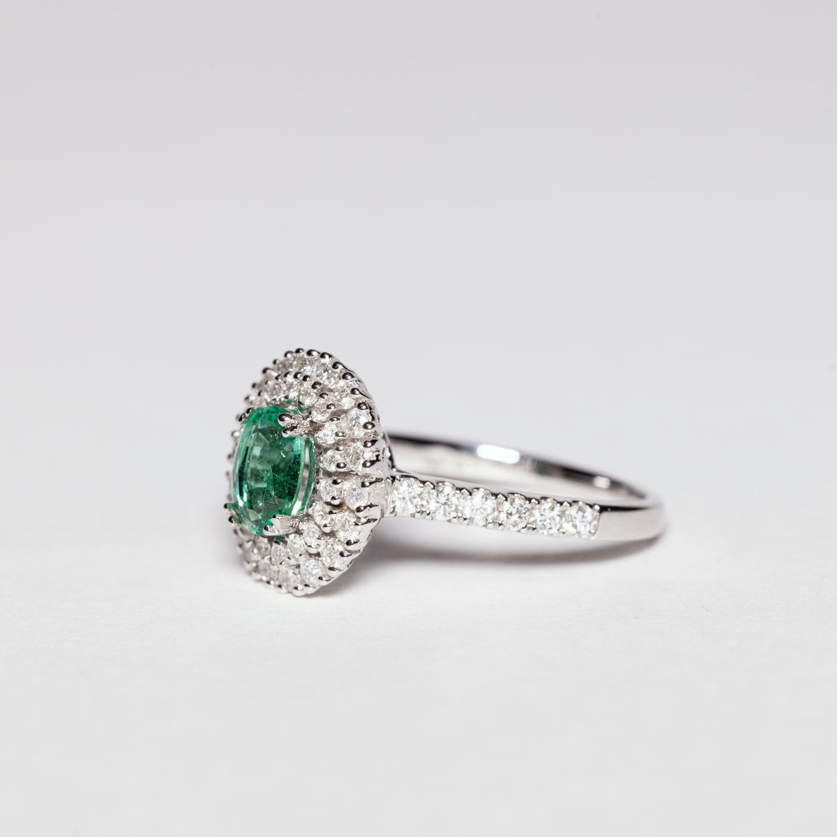 18 KT White Gold Ring with Central Emerald with Double Row of Diamonds and Diamonds on the Setting