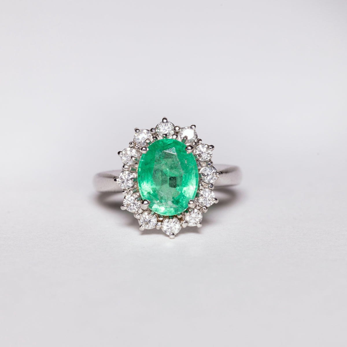 18 KT White Gold Ring With Oval Cut Central Emerald and Diamond Ring