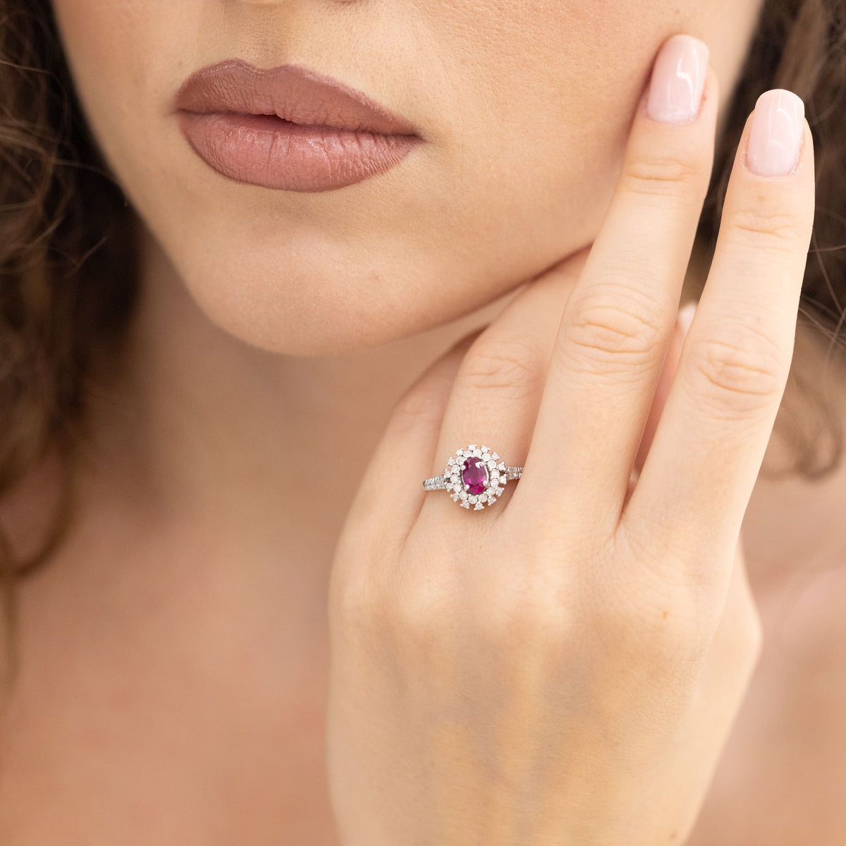 18kt White Gold Ring With Ruby And Double Row Of Diamonds