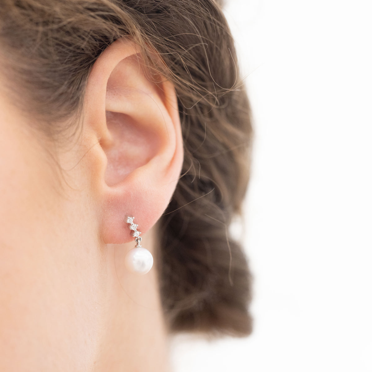 Orecchini In Oro Bianco 18 Kt Con Tris Di Diamanti E Perle