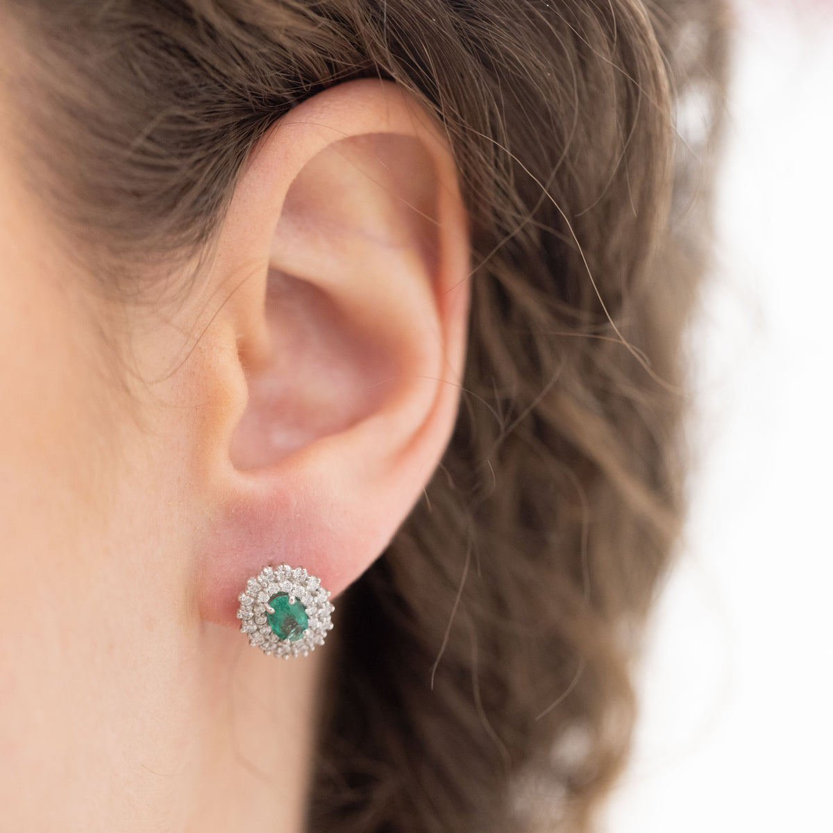 18K White Gold Earrings With Emerald And Double Row Of Diamonds