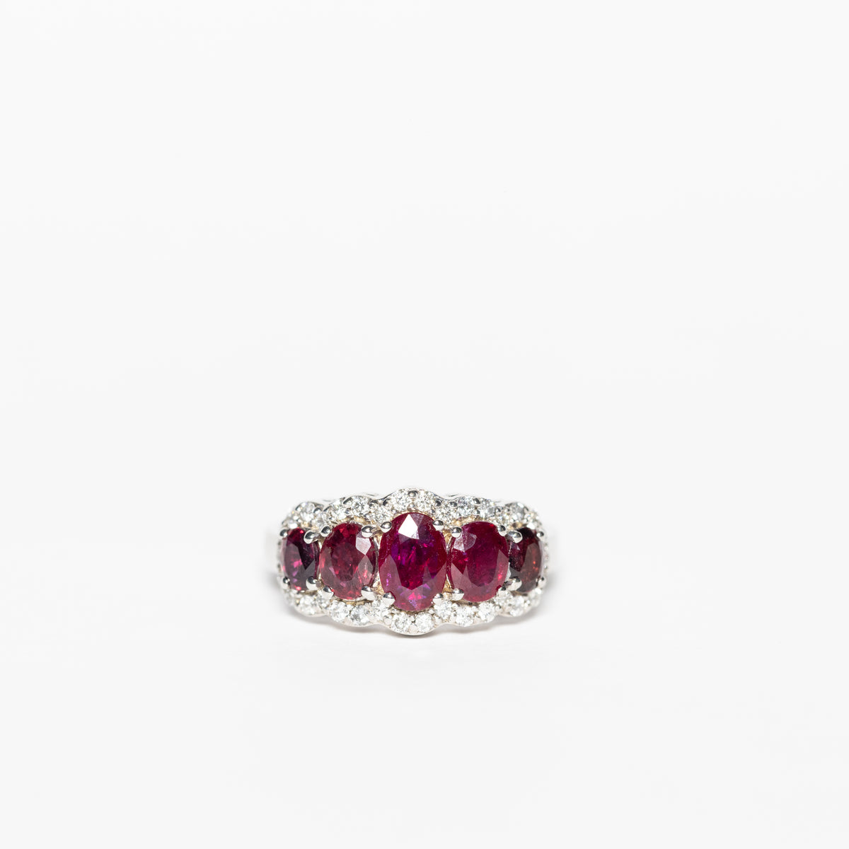 18kt White Gold Ring With Rubies Surrounded By Diamonds