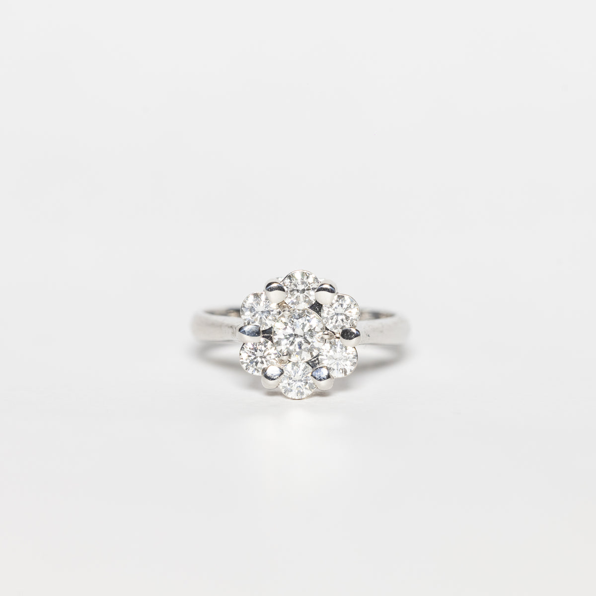 Anello Solitario In Oro Bianco 18 kt Con Fiore Di Diamanti