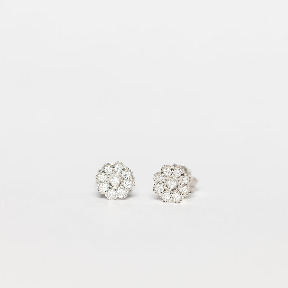 Orecchini &quot;Margherite&quot; In Oro Bianco 18 Kt Con Diamanti