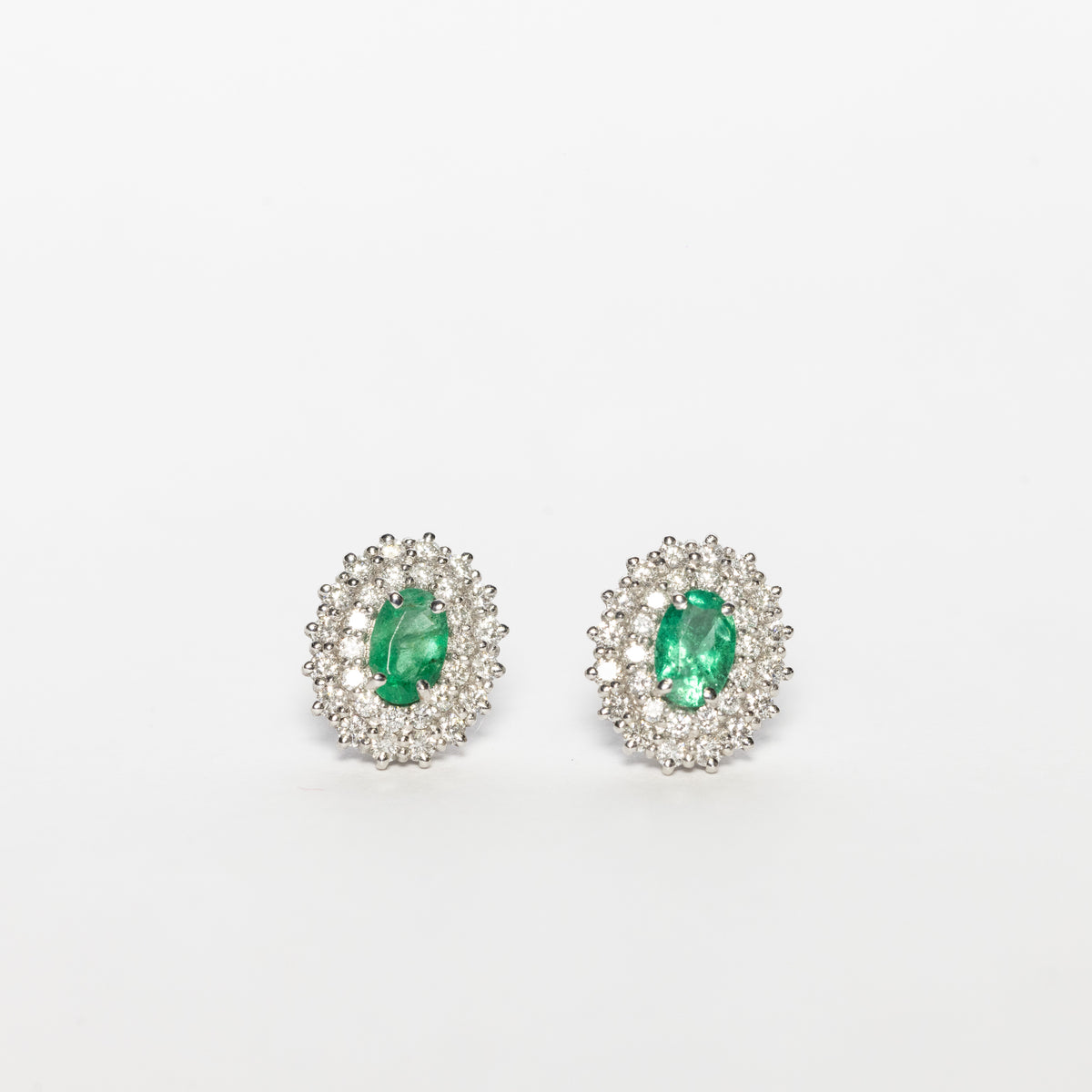 18K White Gold Earrings With Emerald And Double Row Of Diamonds