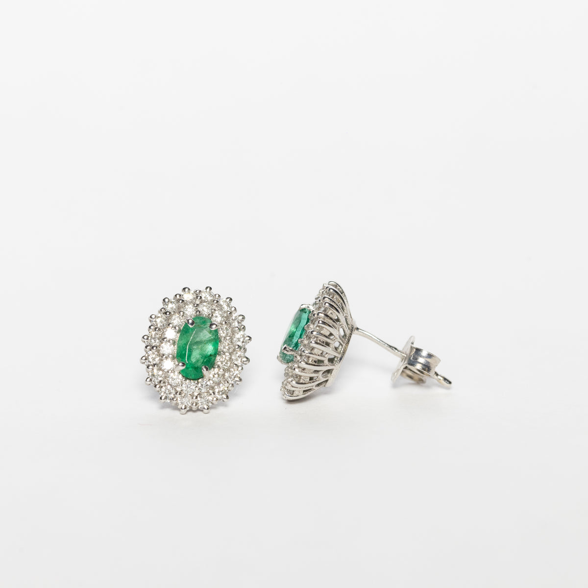 18K White Gold Earrings With Emerald And Double Row Of Diamonds