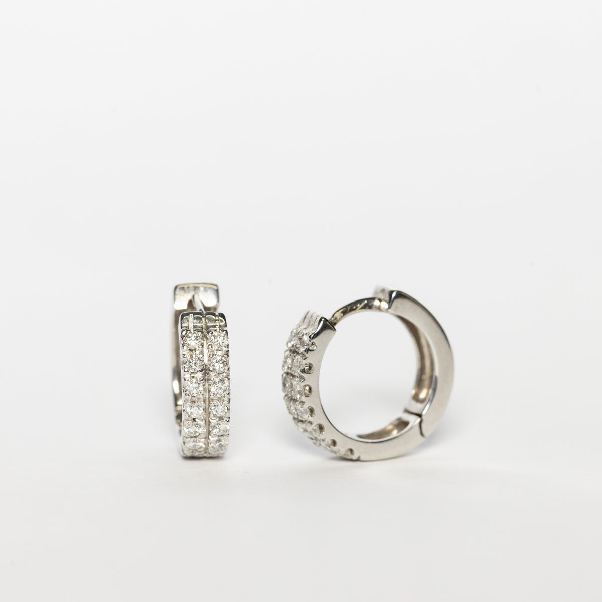 Orecchini a Boccola In Oro Bianco 18 Kt  E Diamanti