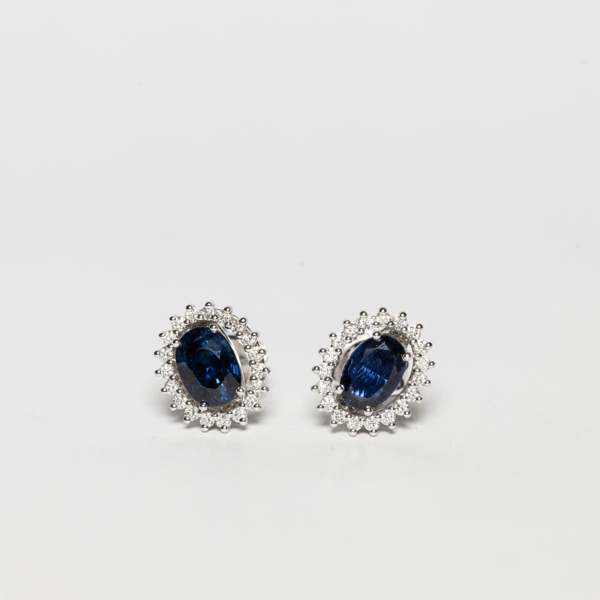 18K White Gold Earrings With Sapphires And Diamonds
