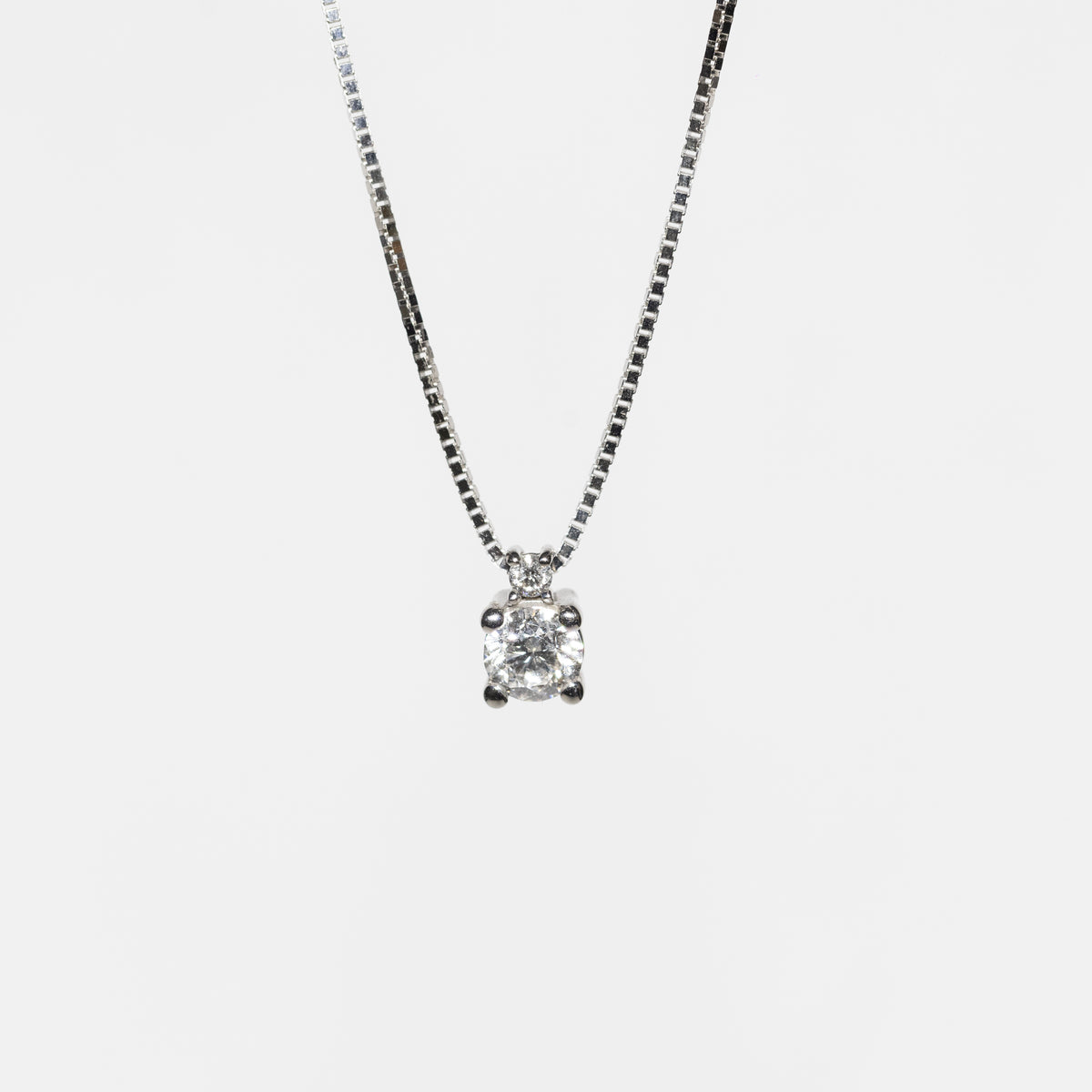 18 KT White Gold and Diamonds Duo Point Light Necklace