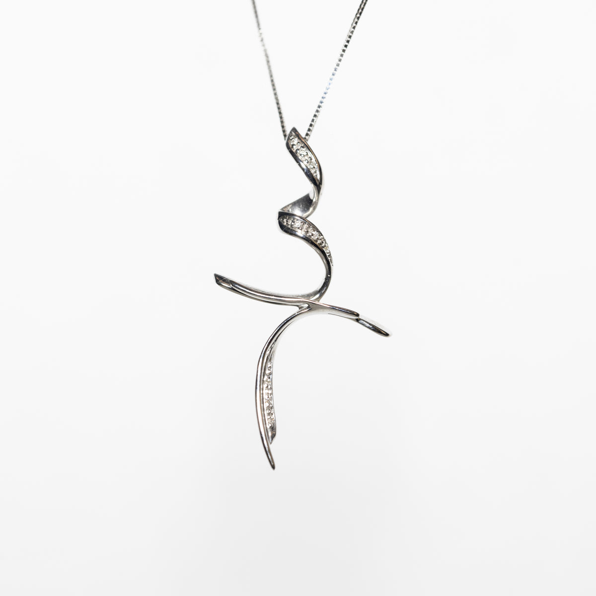 Collana Con Croce In Oro Bianco 18 Kt E Diamanti