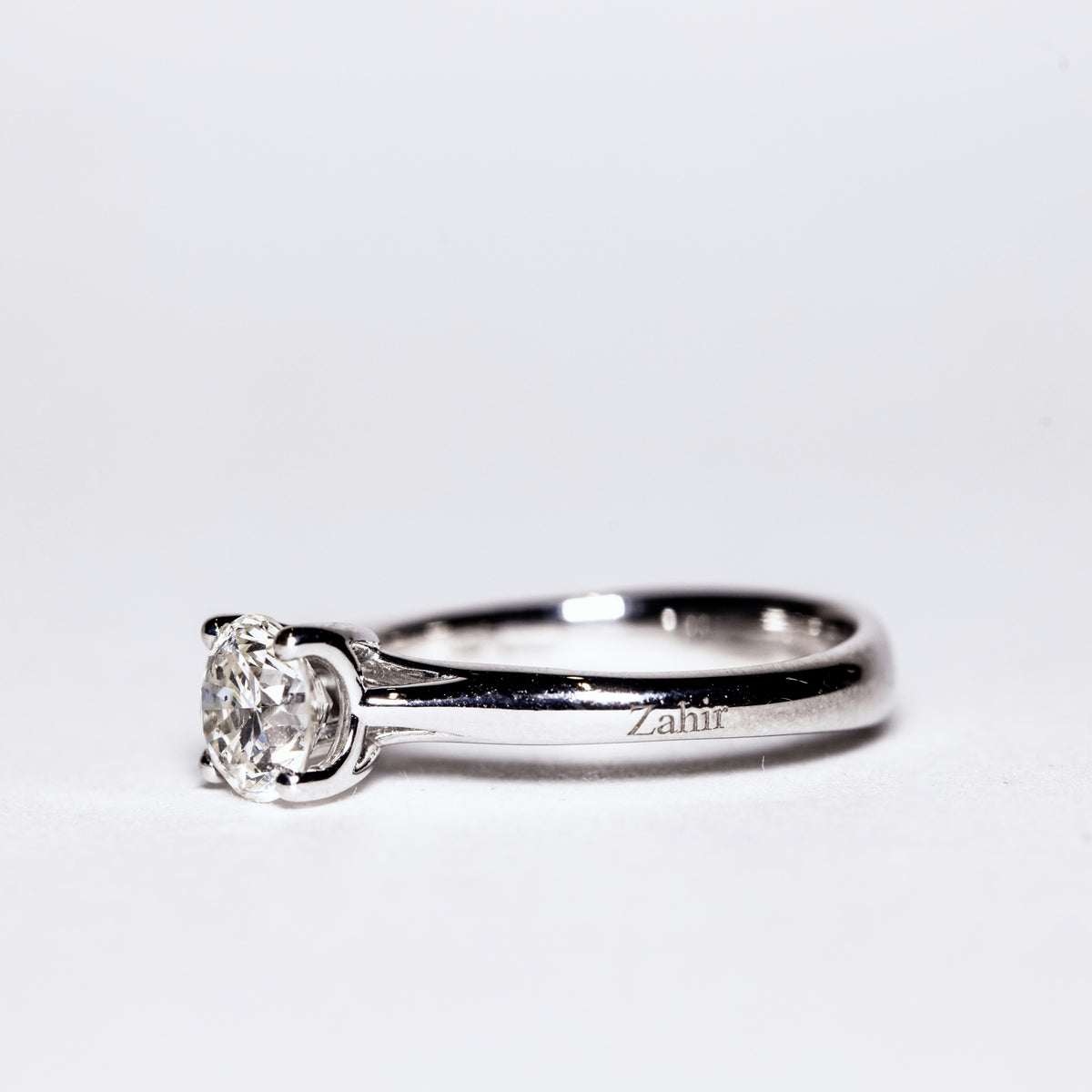 Solitaire ring in 18kt white gold and 1.01kt brilliant cut diamond