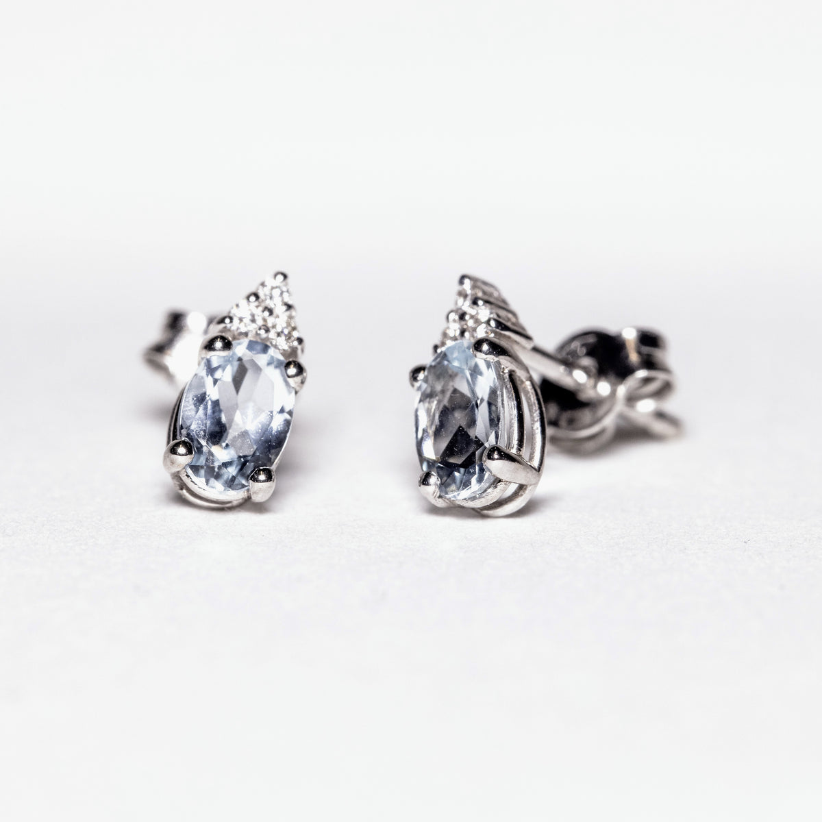 18kt White Gold Earrings with Aquamarine and Diamonds