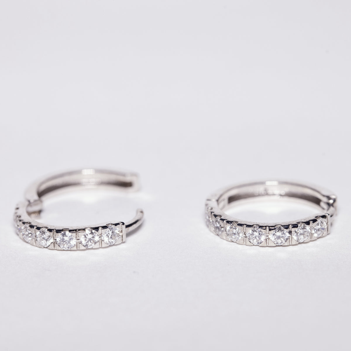 Orecchini a Boccole in Oro Bianco 18KT E Diamanti taglio Brillante